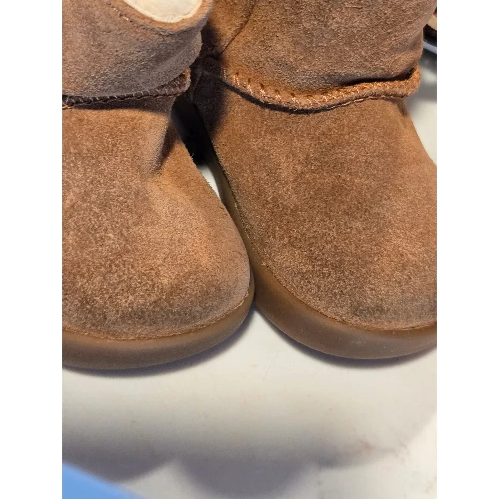 UGG Brown Suede Sheepskin Lined Boots Kids Size 4/5‎ Toddler Winter Warm